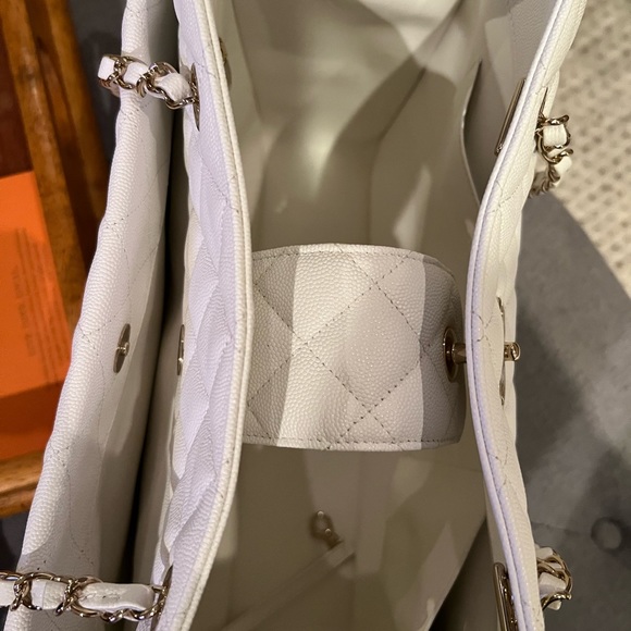 CHANEL shopping bag tote with tags, used once - Picture 7 of 8